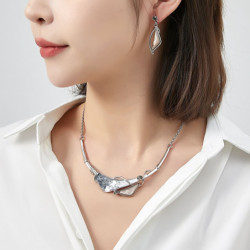 Anafa - Boucle d'oreille tige rouge