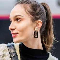 Isis - Boucle d'oreille clip bleue