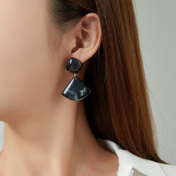 Emilienne - Boucle d'oreille percée rouge