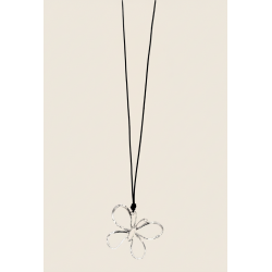 Gertrude-Sautoir papillon