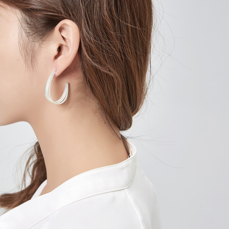 Joliane Boucles d'oreilles tige argenté mate