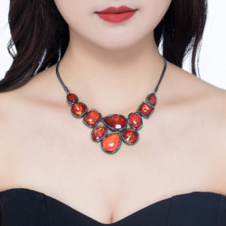 Eva Collier rouge