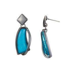 Brunette - Boucle d'oreille...